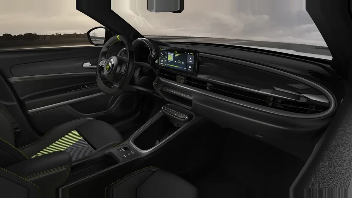 Abarth 600e Turismo en renting a Barcelona — Interior