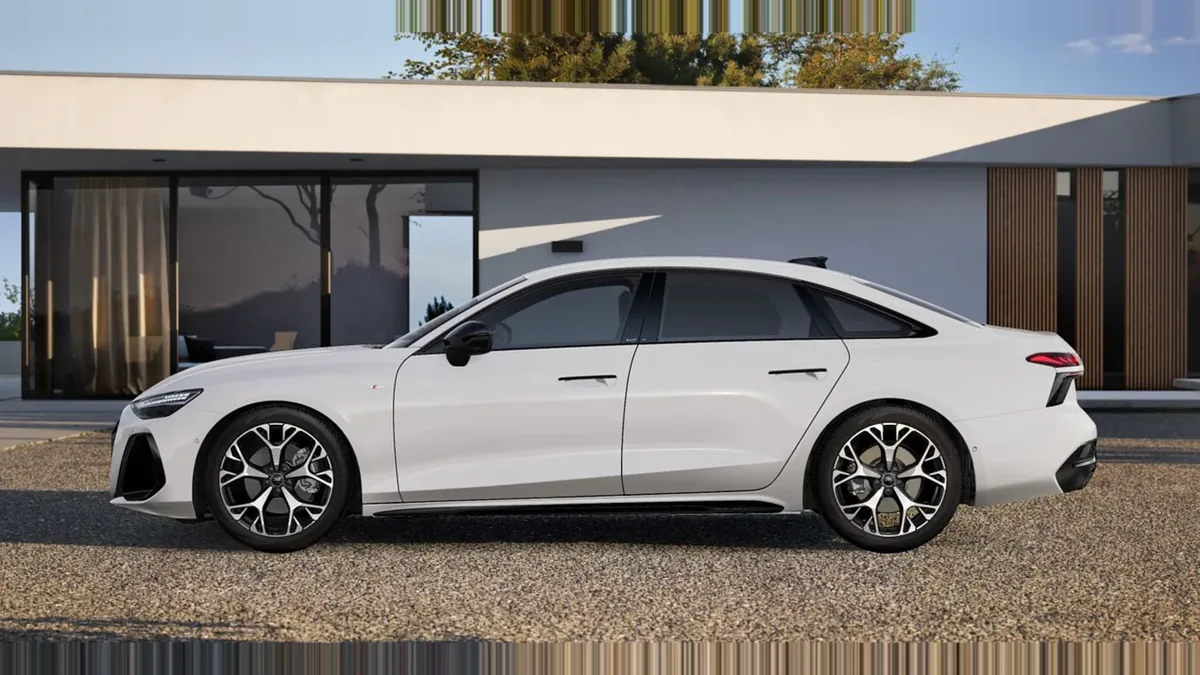 Audi A6 TDI 150kW (204CV) S Tronic Black Line en renting a Barcelona — Lateral