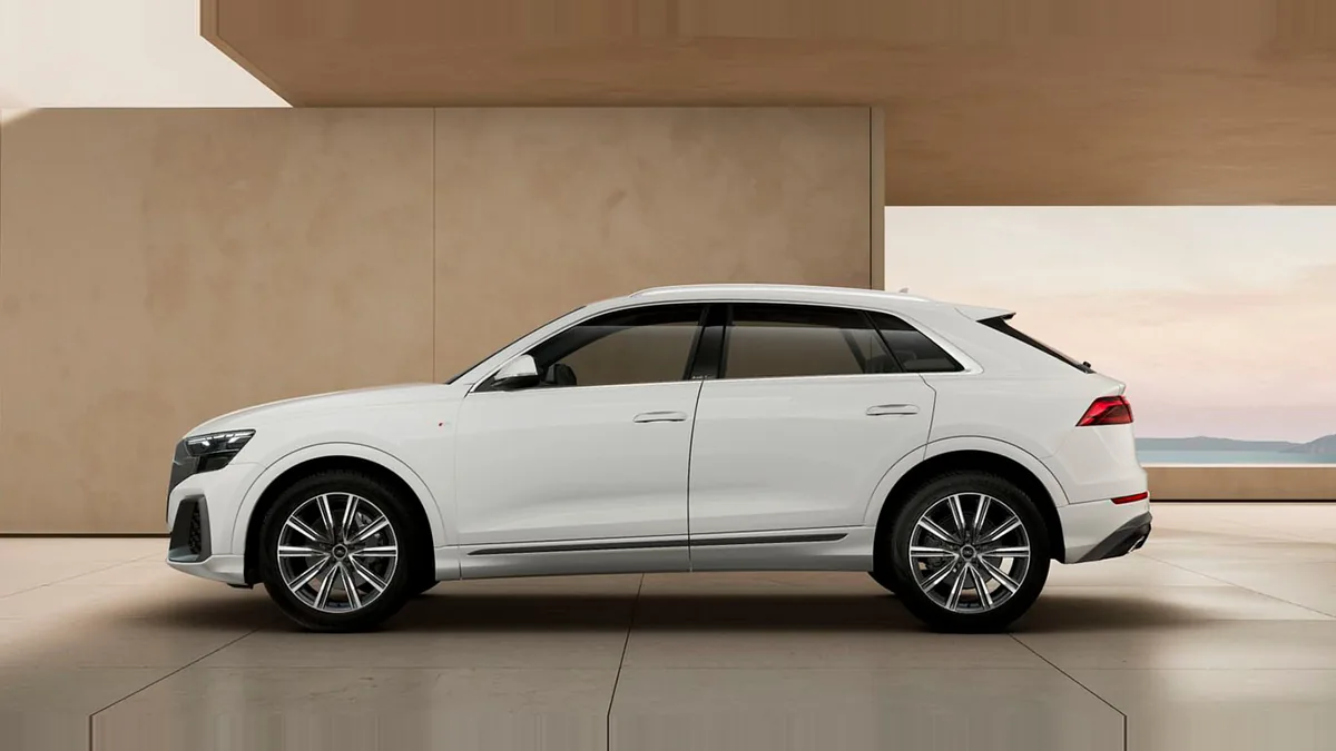 Audi Q8 SUV S line 45 TDI Quattro Tiptronic en renting a Barcelona — Lateral