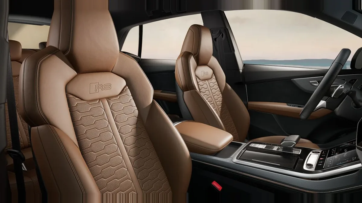 Audi RS Q8 441kW TipTronic en renting a Barcelona — Interior