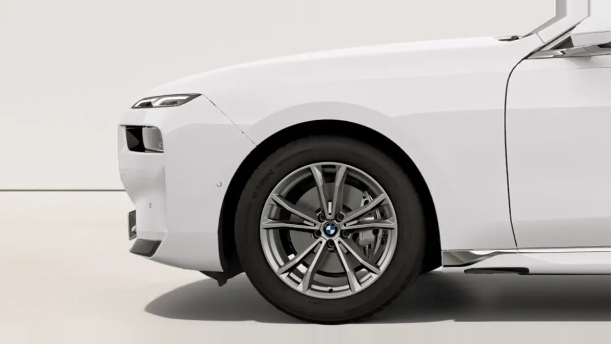BMW Serie 7 740d xDrive en renting a Barcelona — vista 6