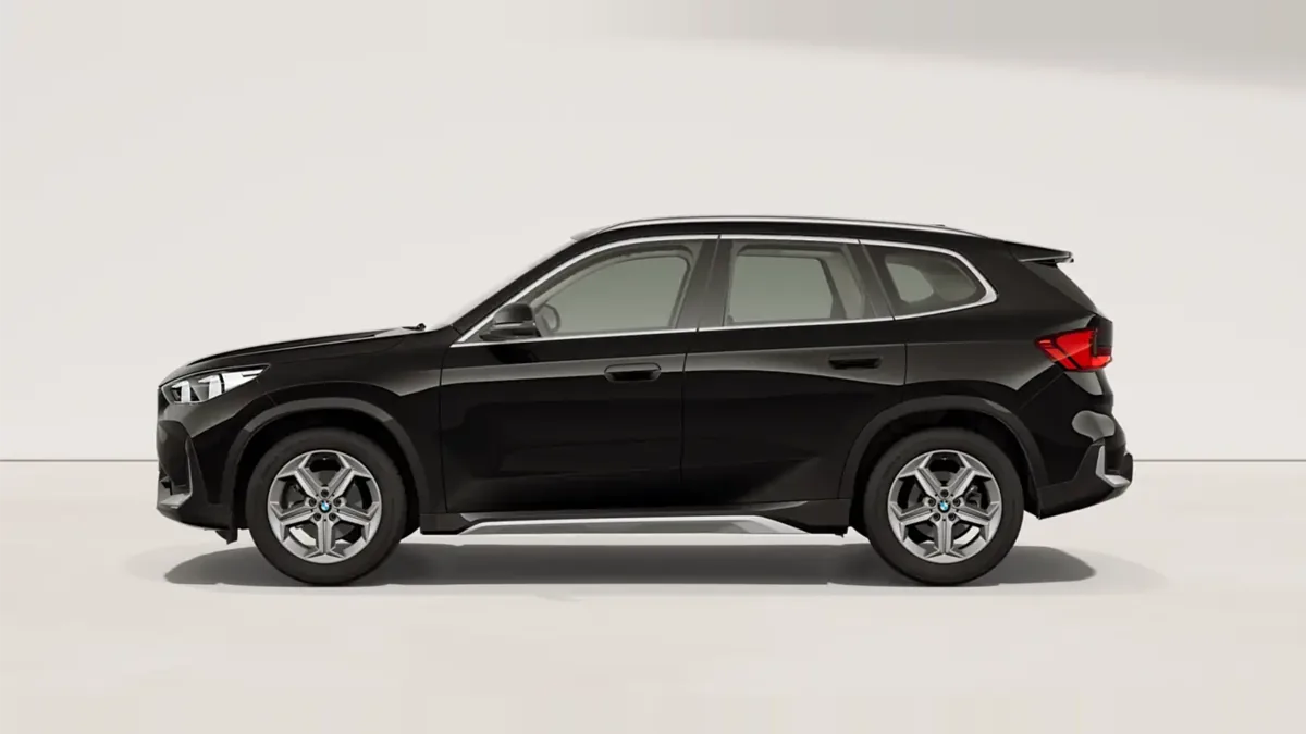 BMW X1 sDrive20d xLine 120kW en renting a Barcelona — Lateral