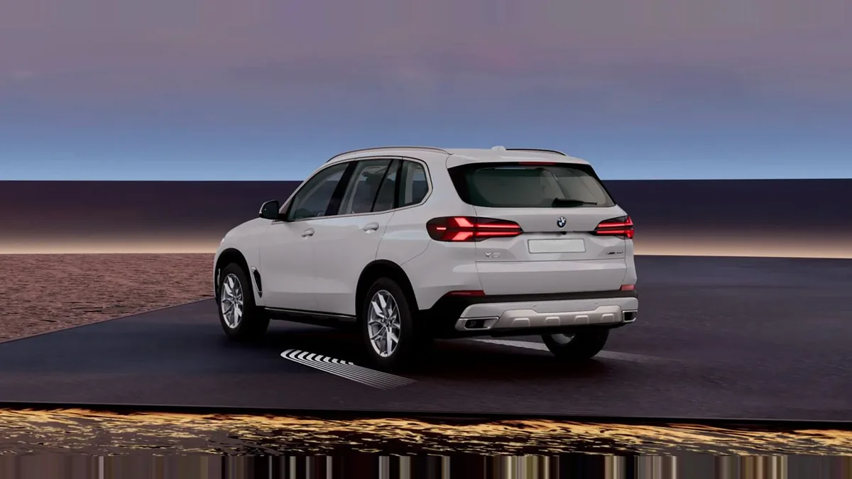 BMW X5 xDrive30d xLine en renting a Barcelona — Lateral
