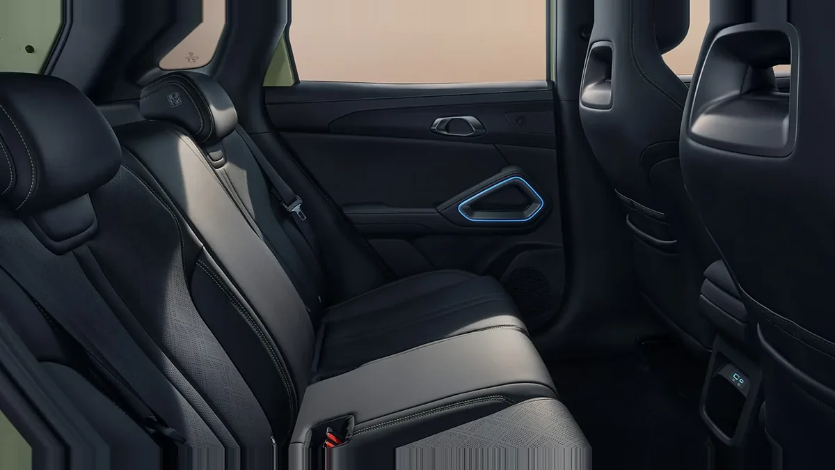 BYD Atto 2 DM-i Boost 156kW en renting a Barcelona — vista 6