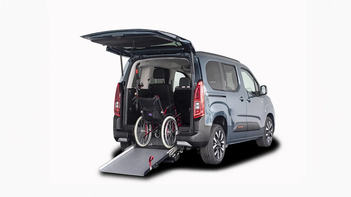 Citroën Berlingo Talla XL BlueHDi 100 YOU L2 N1 Adaptado en renting a Barcelona — Lateral