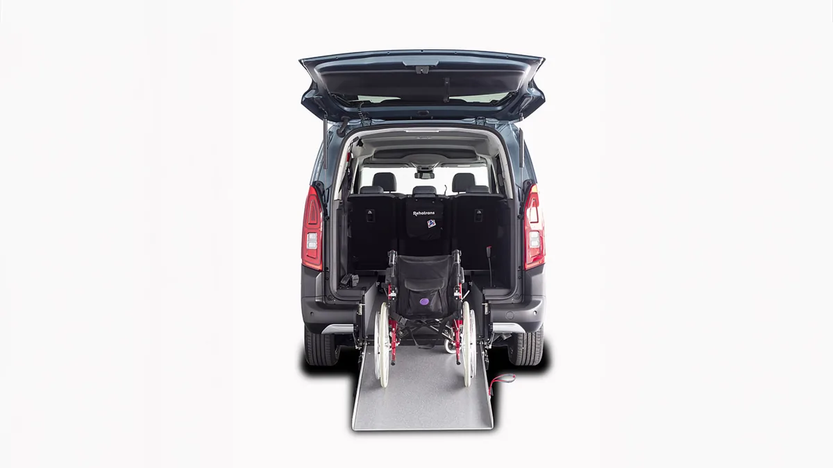 Citroën Berlingo Talla XL BlueHDi 100 YOU L2 N1 Adaptado en renting a Barcelona — Darrere