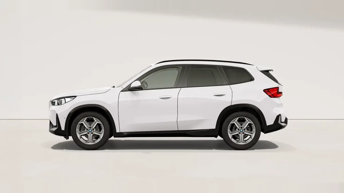 BMW X1 sDrive20d en renting a Barcelona — Lateral