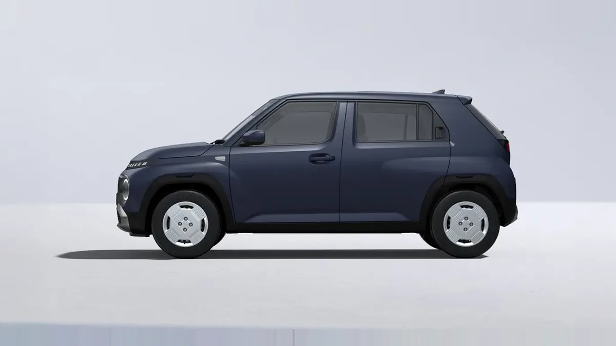 Hyundai Inster 97cv 42kWh Klass en renting a Barcelona — Darrere