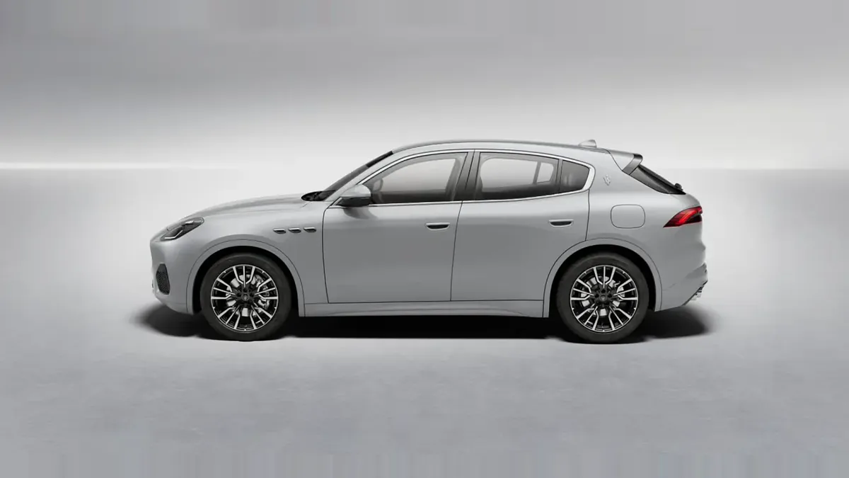 Maserati Grecale L4 MHEV 300CV AWD en renting a Barcelona — Darrere