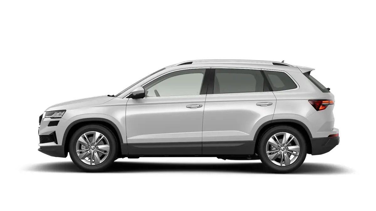 Škoda Karoq Selection 2.0 TDI 150cv 4x4 DSG en renting a Barcelona — Darrere