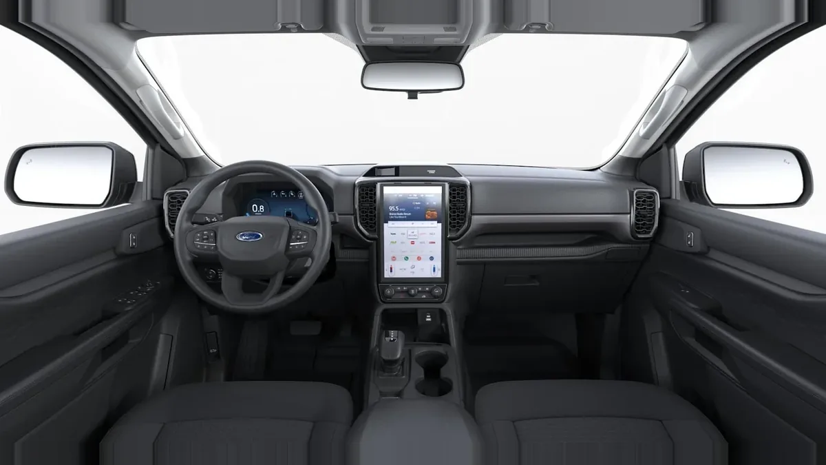 Ford Ranger XLT Doble Cabina 3.0 EcoBlue 240CV en renting a Barcelona — Davant