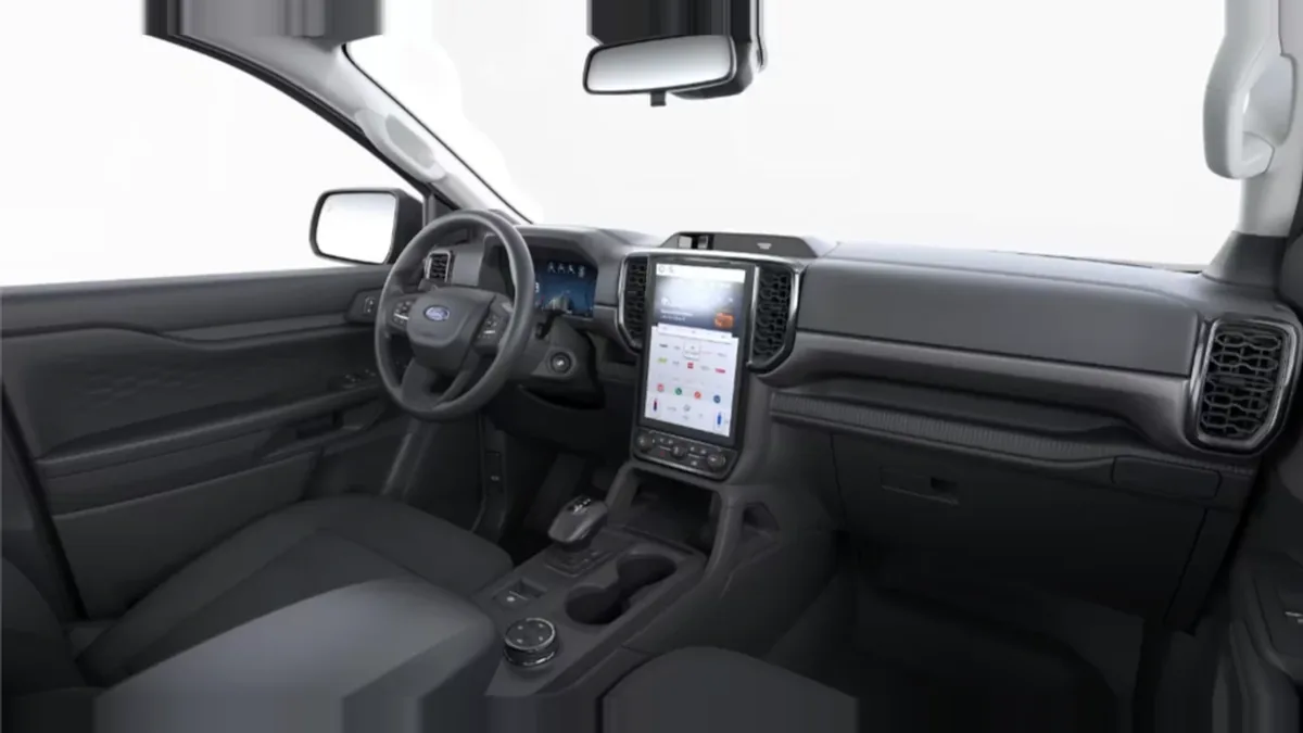 Ford Ranger XLT Doble Cabina 3.0 EcoBlue V6 240CV Automático en renting a Barcelona — Interior