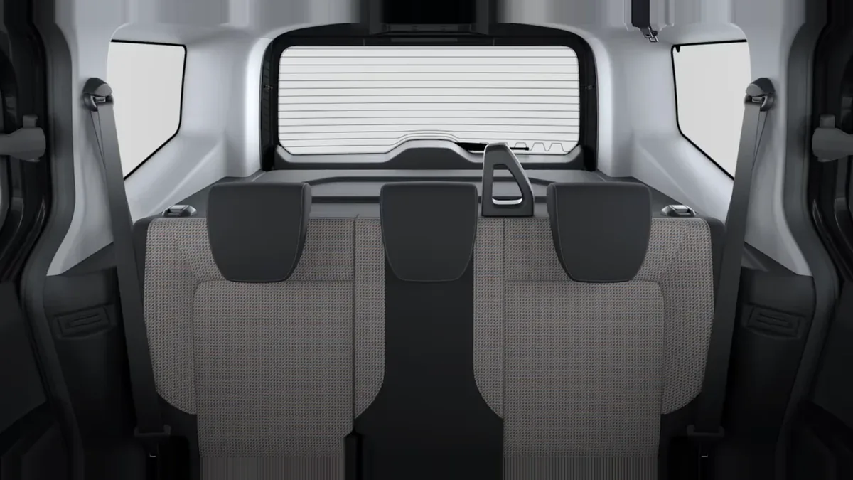 Ford TOURNEO COURIER KOMBI ECOBOOST 1.0 125CV en renting a Barcelona — vista 6