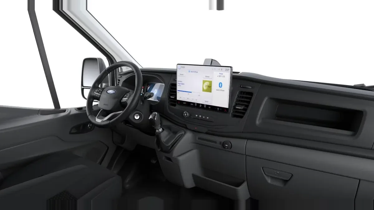 Ford TRANSIT 350 L2 Trend N1 EcoBlue 96kW FWD en renting a Barcelona — Davant