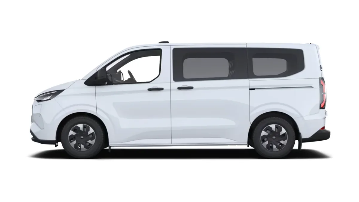 Ford TRANSIT CUSTOM  Kombi BEV 83kWh 100kW 340 L1 Trend en renting a Barcelona — Lateral