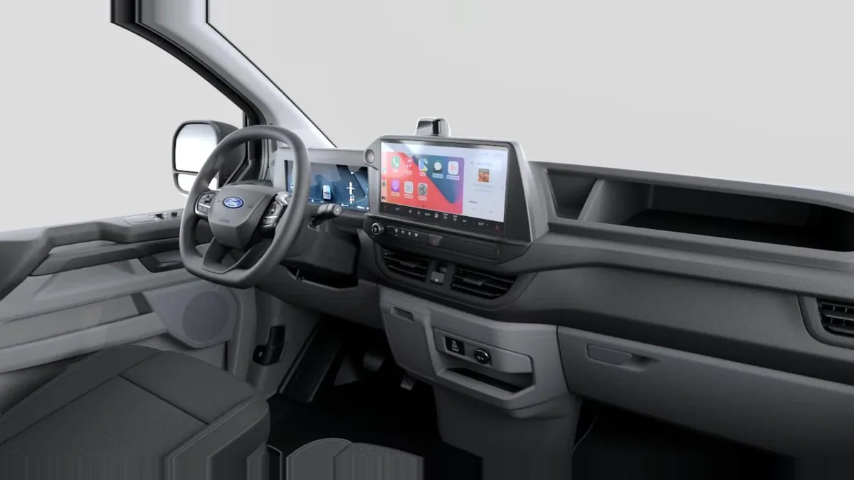 Ford TRANSIT CUSTOM  Kombi BEV 83kWh 100kW 340 L1 Trend en renting a Barcelona — Davant