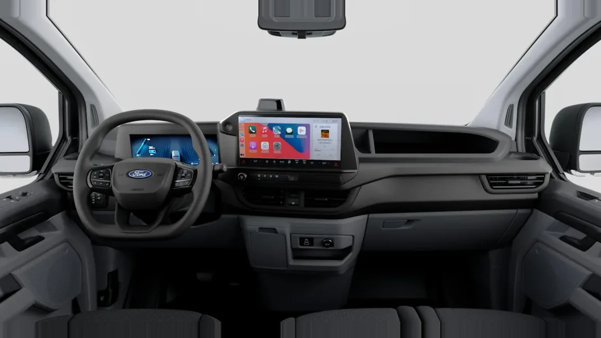 Ford TRANSIT CUSTOM  Kombi BEV 83kWh 100kW 340 L1 Trend en renting a Barcelona — Interior