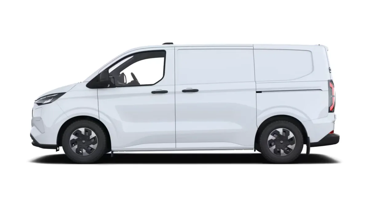 Ford TRANSIT CUSTOM Van BEV 83kWh 100kW 320 L1 Trend en renting a Barcelona — Lateral