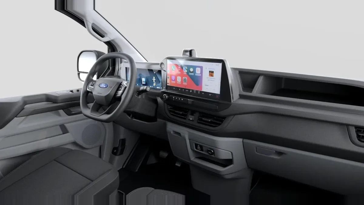 Ford TRANSIT CUSTOM Van BEV 83kWh 100kW 320 L1 Trend en renting a Barcelona — Davant
