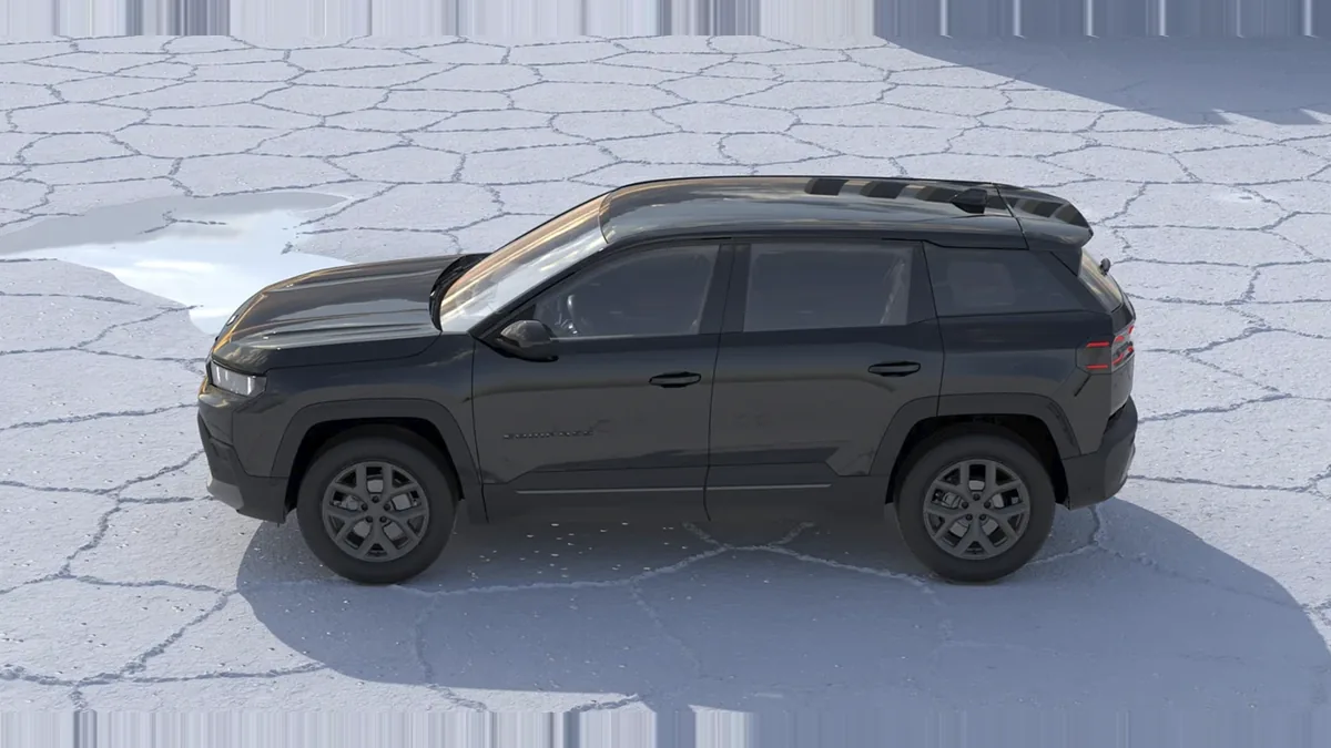Jeep Compass 1.2 MHEV Altitude 145CV en renting a Barcelona — Lateral