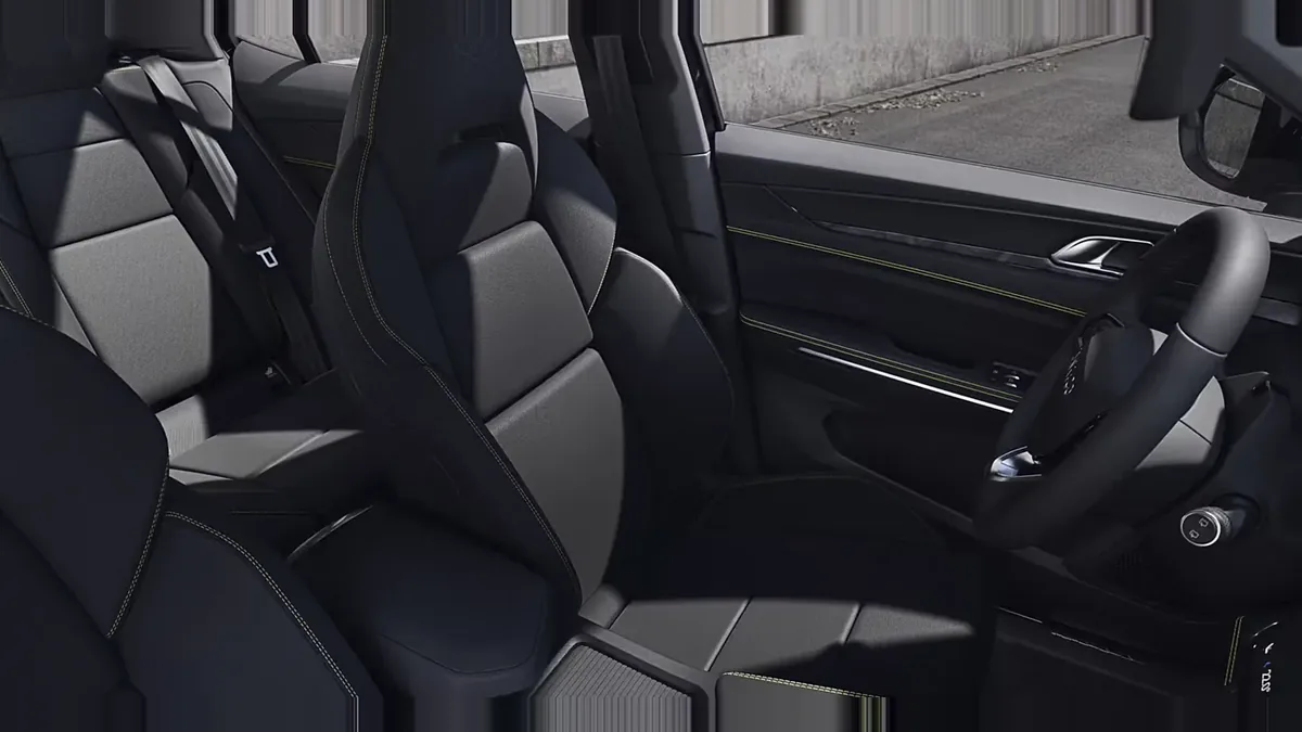 Lynk & Co 01 1.5 PHEV Core en renting a Barcelona — Interior