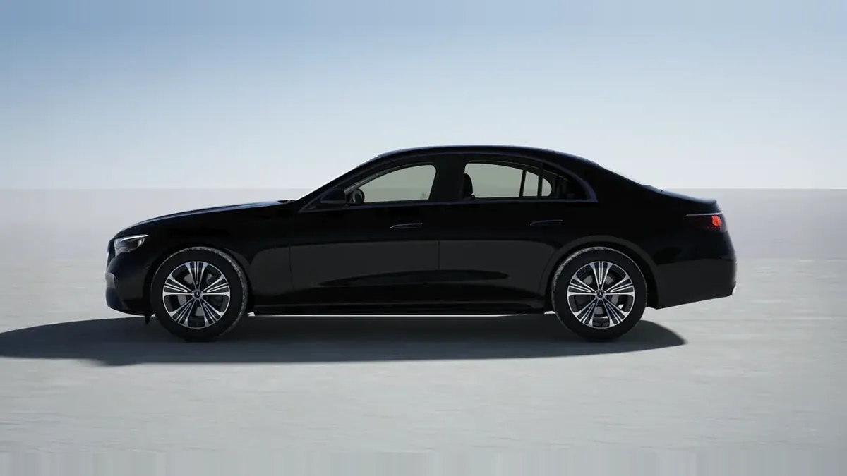 Mercedes-Benz Clase E 200 en renting a Barcelona — Lateral