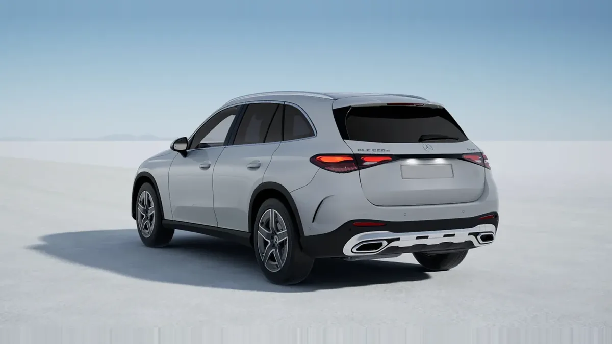 Mercedes-Benz GLC 220D 4MATIC en renting a Barcelona — Darrere