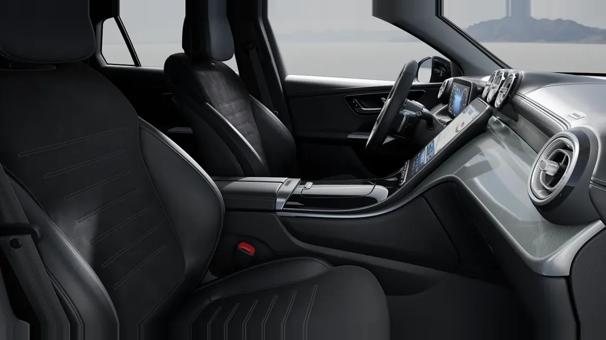 Mercedes-Benz GLC Coupé 300 de 4MATIC QS en renting a Barcelona — Interior