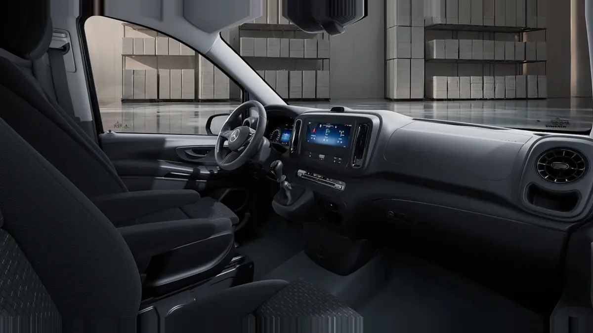 Mercedes-Benz Vito 110CDI 75kW Furgón Pro Larga en renting a Barcelona — Interior