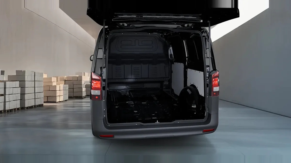 Mercedes-Benz Vito 110CDI 75kW Furgón Pro Larga en renting a Barcelona — vista 6