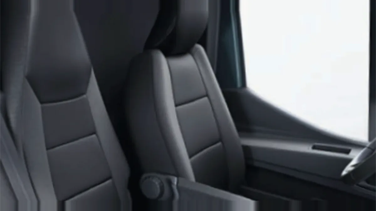 Nissan Interstar N1 L2H2 (3.5T) dCi 96kW (130CV) FWD Acenta en renting a Barcelona — Interior