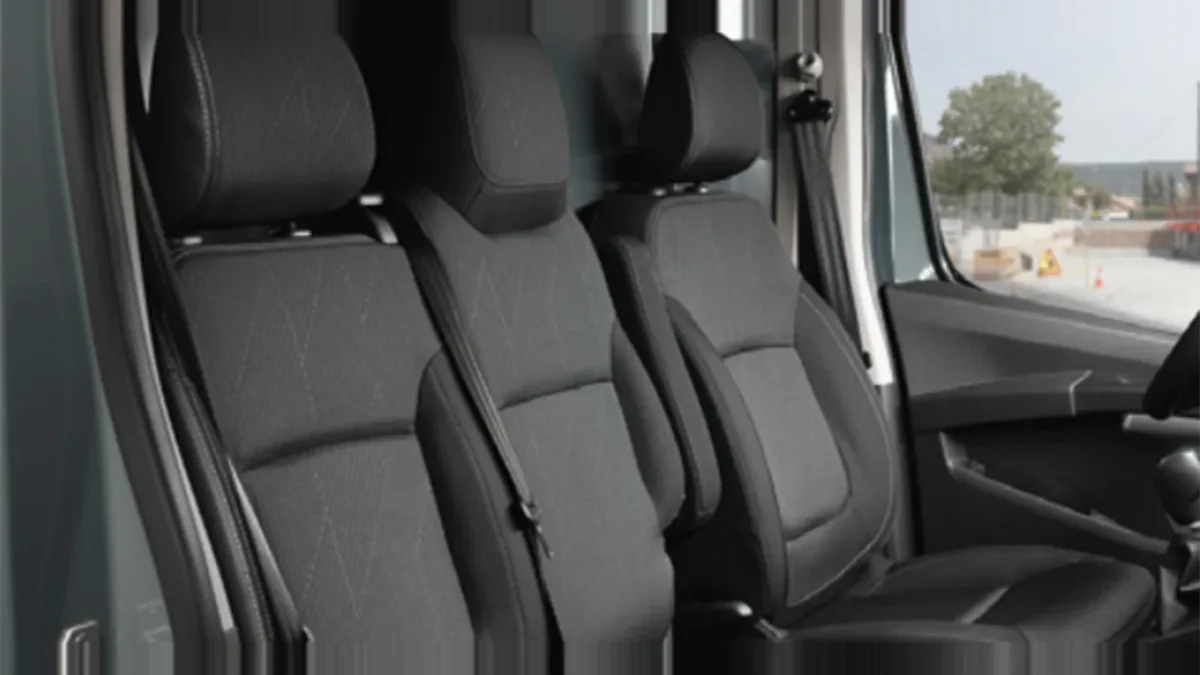Nissan Primastar Furgón 2.0 DCI S&S L1H1 Acenta 110CV (MERCANCÍAS PROPIAS) en renting a Barcelona — Darrere