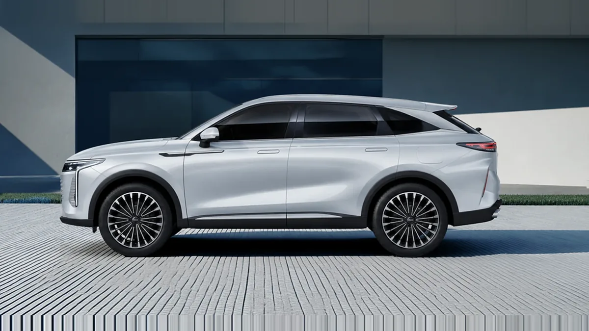 Omoda 9 SHS Premium 1.5 TGDI 3DHT 395kW (537CV) AWD en renting a Barcelona — Lateral