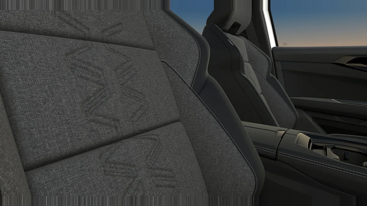 Renault Austral E-Tech Full Hybrid Evolution 147kW en renting a Barcelona — Interior