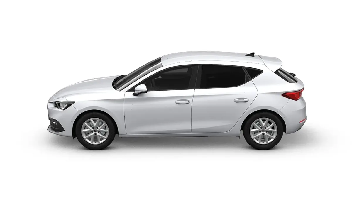 SEAT León 1.5 eTSI DSG-7 S&S Style XL en renting a Barcelona — Darrere