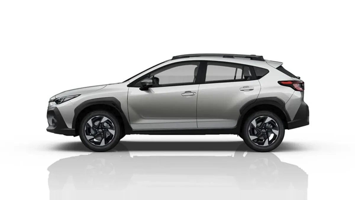 Subaru Crosstrek 2.0i Hybrid Field CVT en renting a Barcelona — Davant