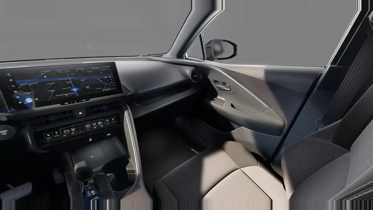 Toyota C-HR Advance Plug-in Hybrid 220 en renting a Barcelona — vista 6