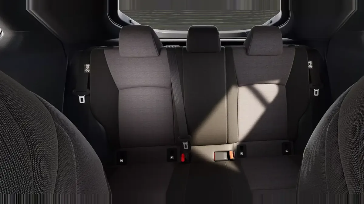 Toyota C-HR Advance Plug-in Hybrid 220 en renting a Barcelona — vista 7