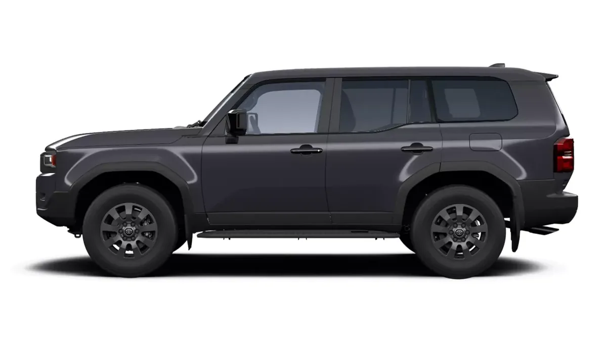 Toyota Land Cruiser 250 Hybrid 48V VX en renting a Barcelona — Darrere