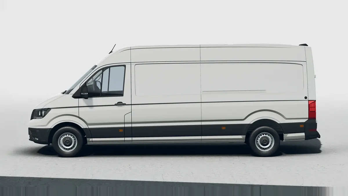 Volkswagen Crafter 35 Furgón BL TA L4H3 2.0 TDI 103kW (140CV) - ISOTERMO en renting a Barcelona — Darrere