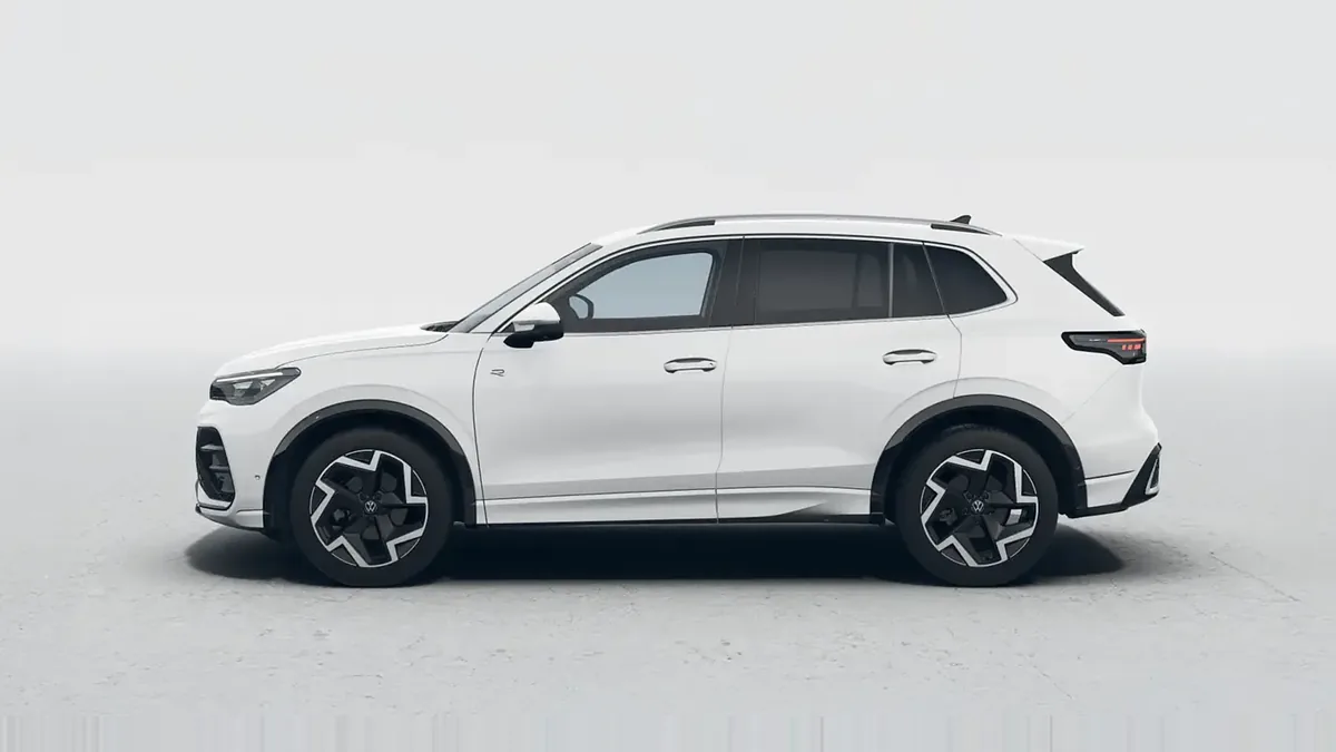 Volkswagen Tiguan R-Line 1.5 eTSI 110kW DSG en renting a Barcelona — Interior