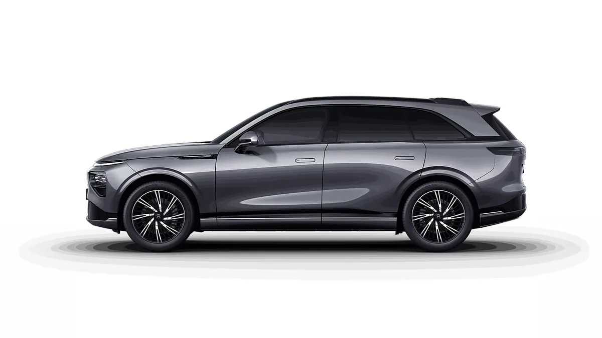 XPENG G9 AWD Performance en renting a Barcelona — Davant